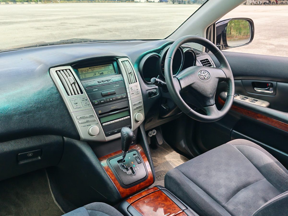 Toyota Harrier 2004 Used Car Johor Bahru 4