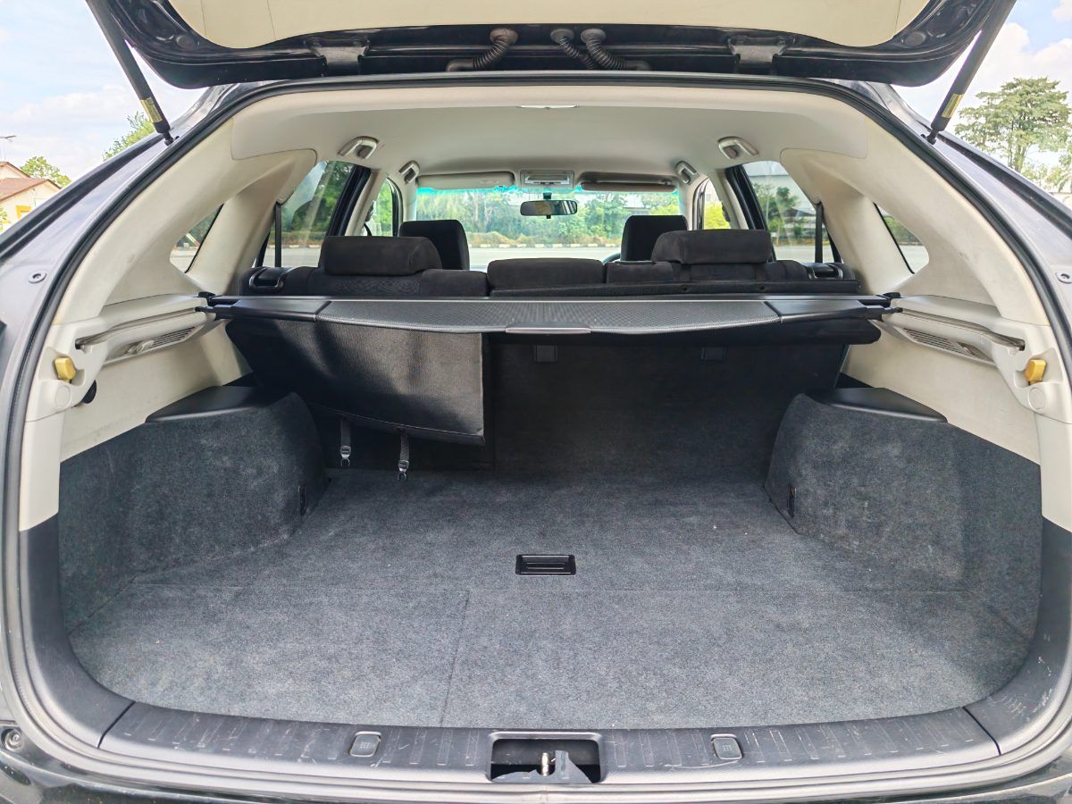 Toyota Harrier 2004 Used Car Johor Bahru 7