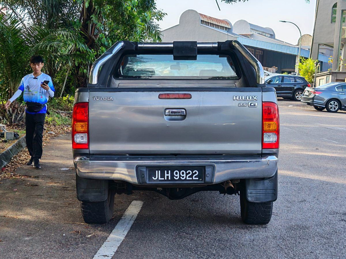 Toyota Hilux 2008 Used Car Johor Bahru 9
