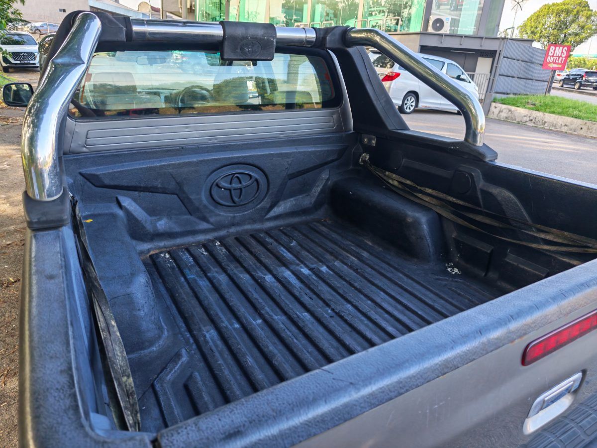 Toyota Hilux 2008 Used Car Johor Bahru 7