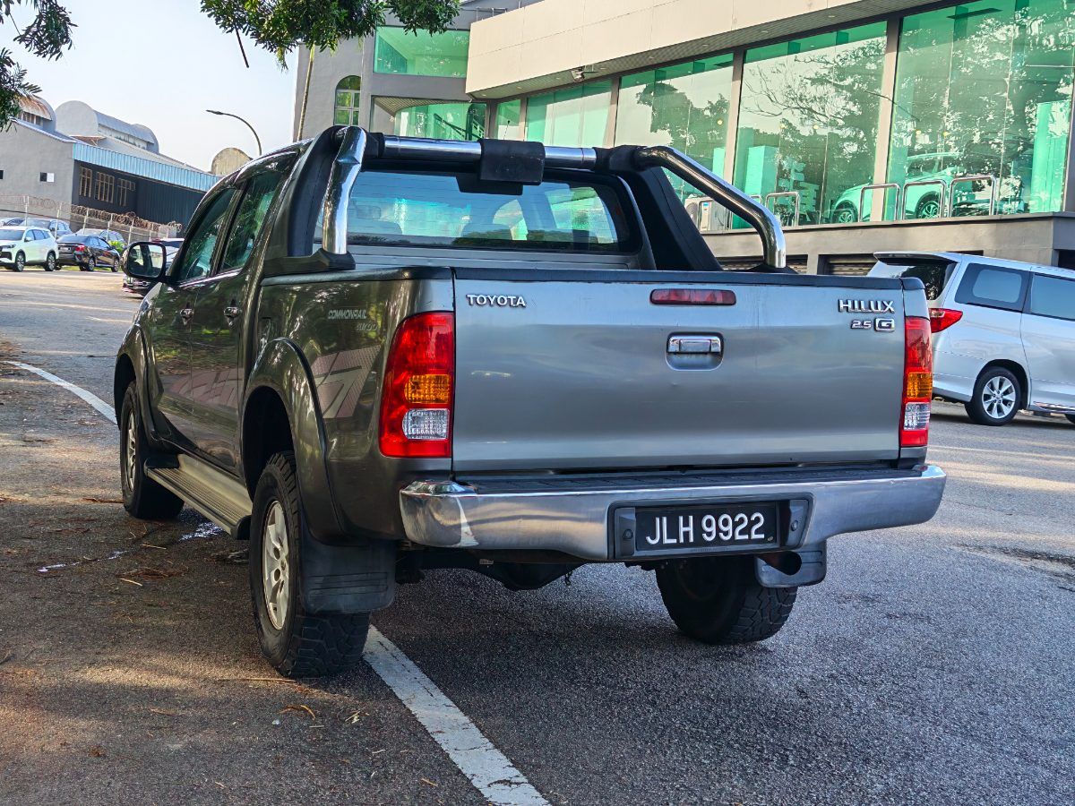 Toyota Hilux 2008 Used Car Johor Bahru 8