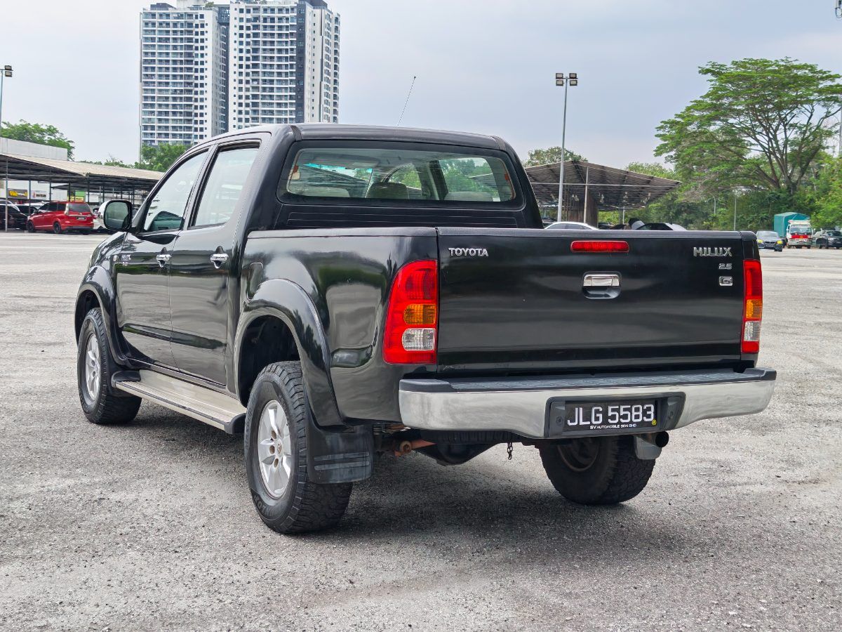 Toyota Hilux 2008 Used Car Johor Bahru 8