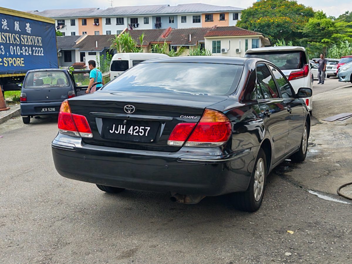 Toyota Camry 2005 Used Car Johor Bahru 9