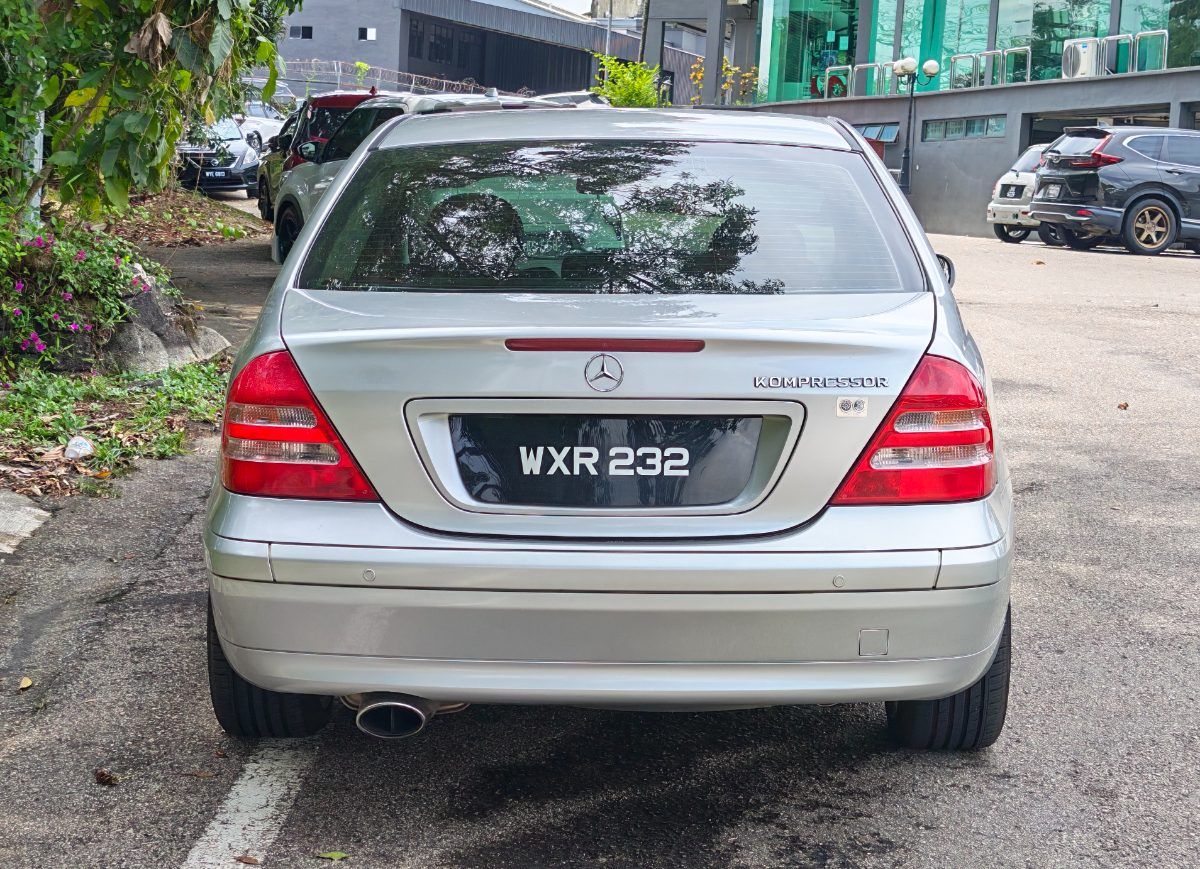 Mercedes Benz C180 2003 Used Car Johor Bahru 8