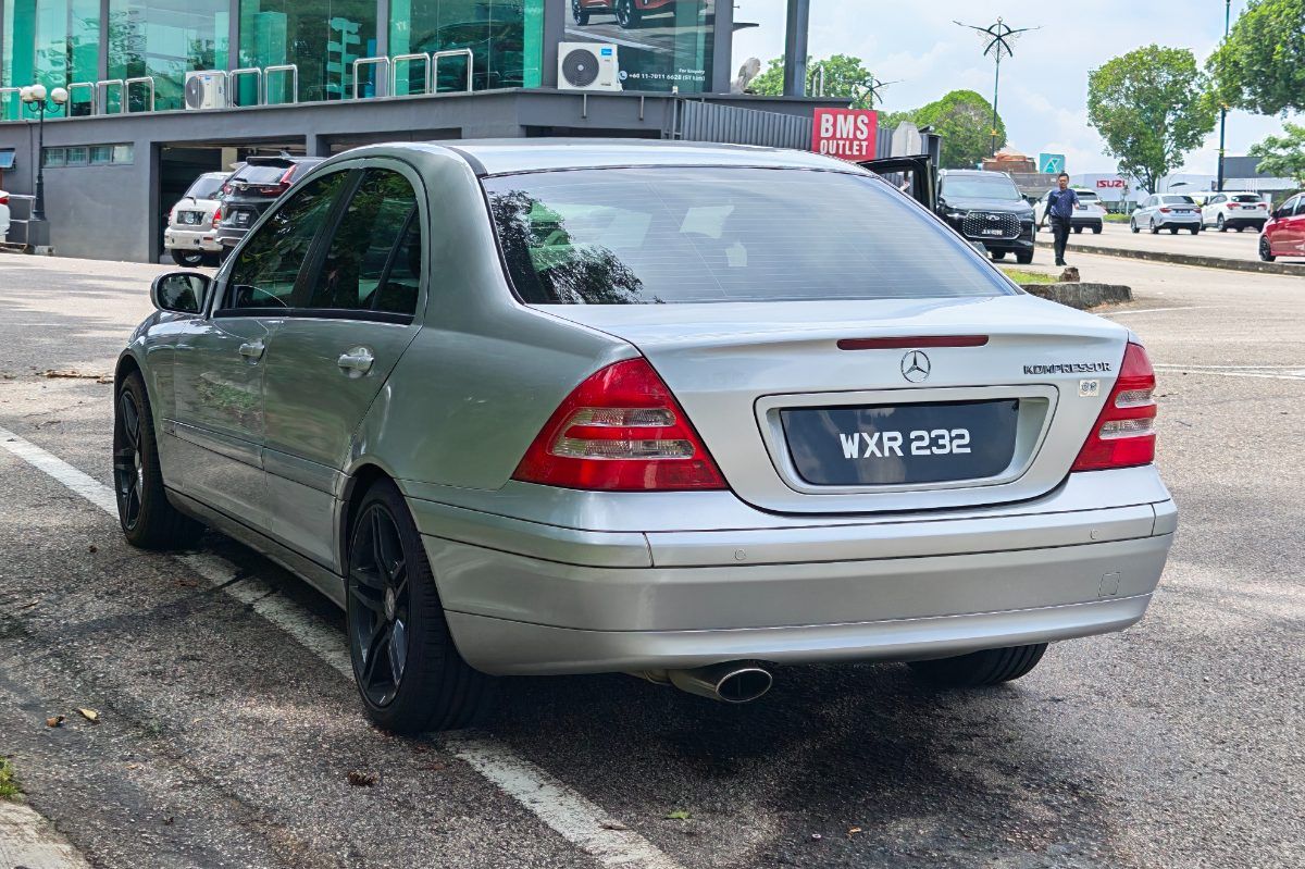 Mercedes Benz C180 2003 Used Car Johor Bahru 9