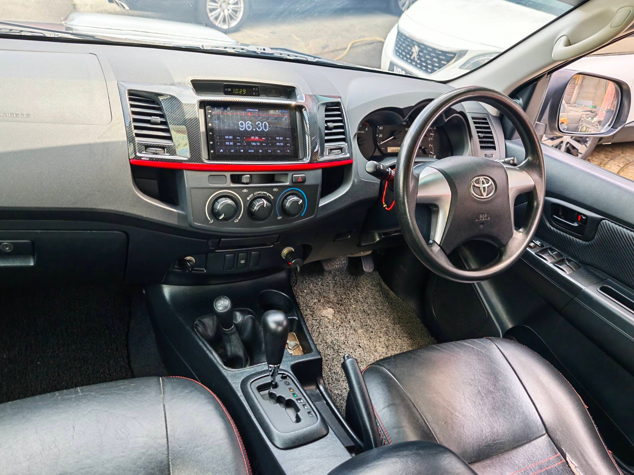 Toyota Hilux 2.5L 4X4 AUTO TRD 2015 Used Car Johor Bahru 5