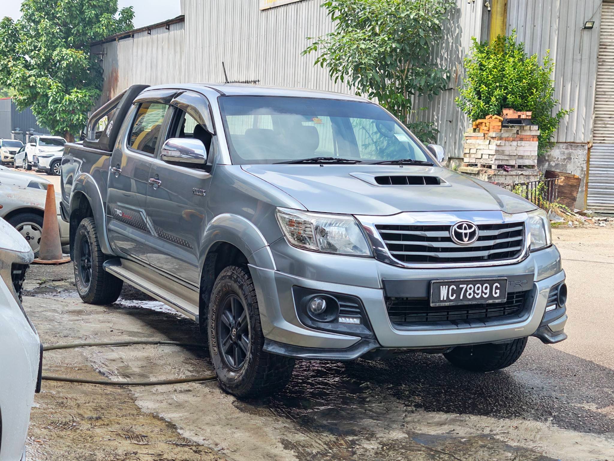 Toyota Hilux 2.5L 4X4 AUTO TRD 2015 Used Car Johor Bahru 2