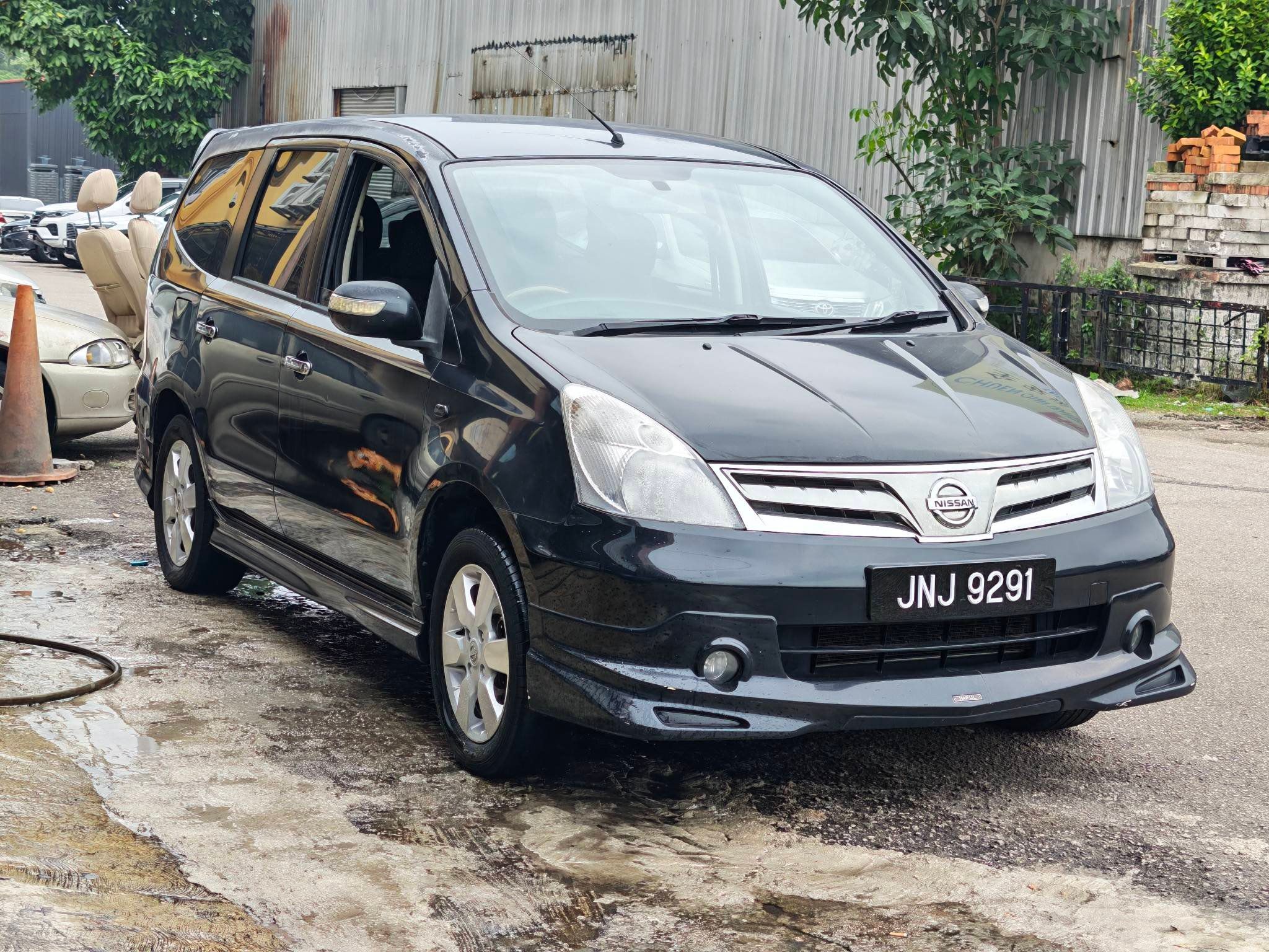 Nissan Livina 1.8L 2012 Used Car Johor Bahru 2