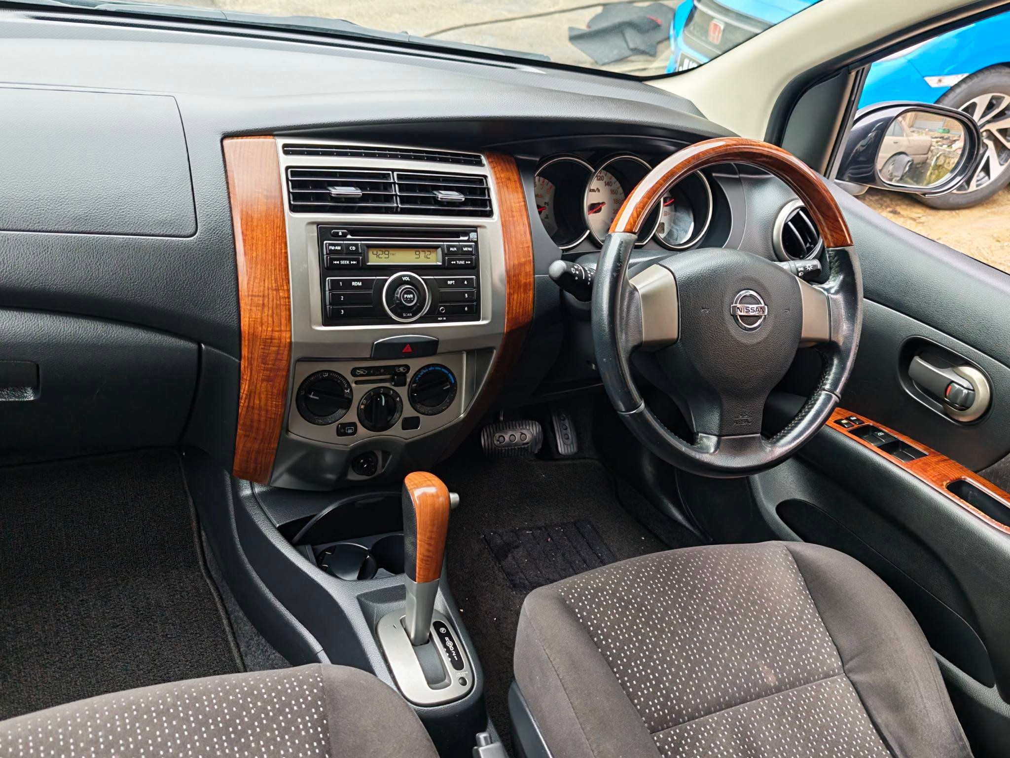 Nissan Livina 1.8L 2012 Used Car Johor Bahru 5
