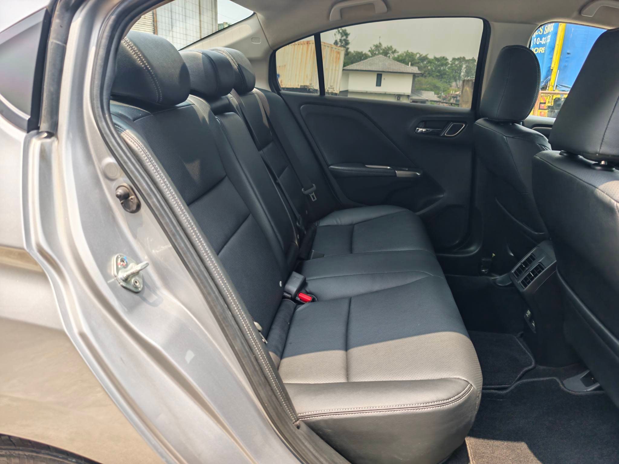 Honda City 1.5 V 2018 Used Car Johor Bahru 10