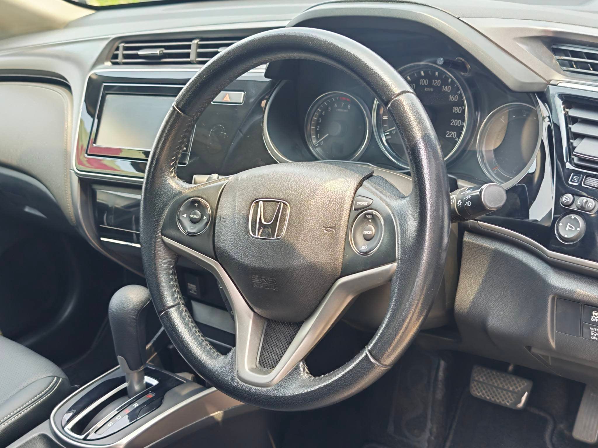 Honda City 1.5 V 2018 Used Car Johor Bahru 6