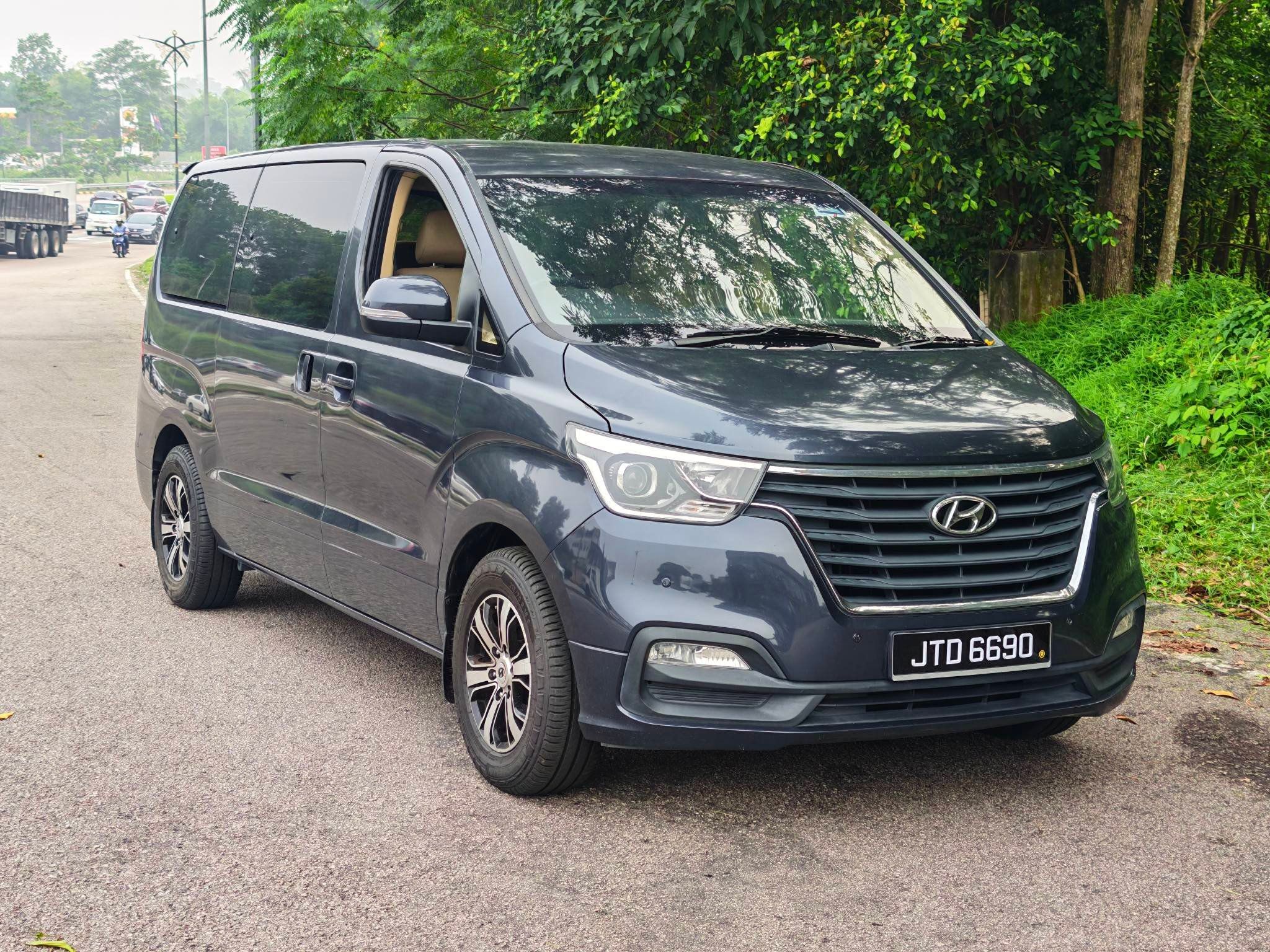 Hyundai Starex 2.5L New Model 2018 Used Car Johor Bahru 3