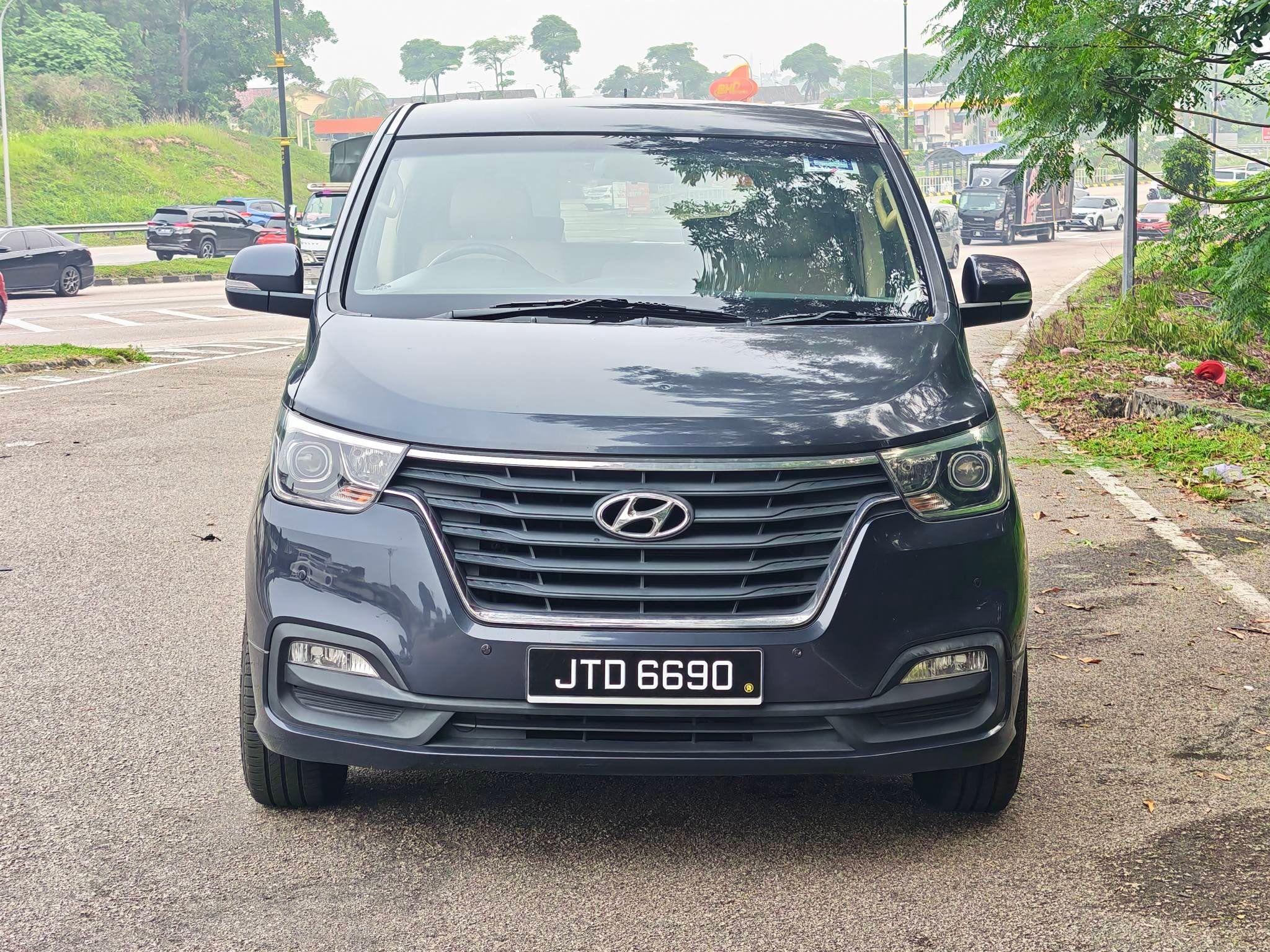 Hyundai Starex 2.5L New Model 2018 Kereta Terpakai Johor Bahru