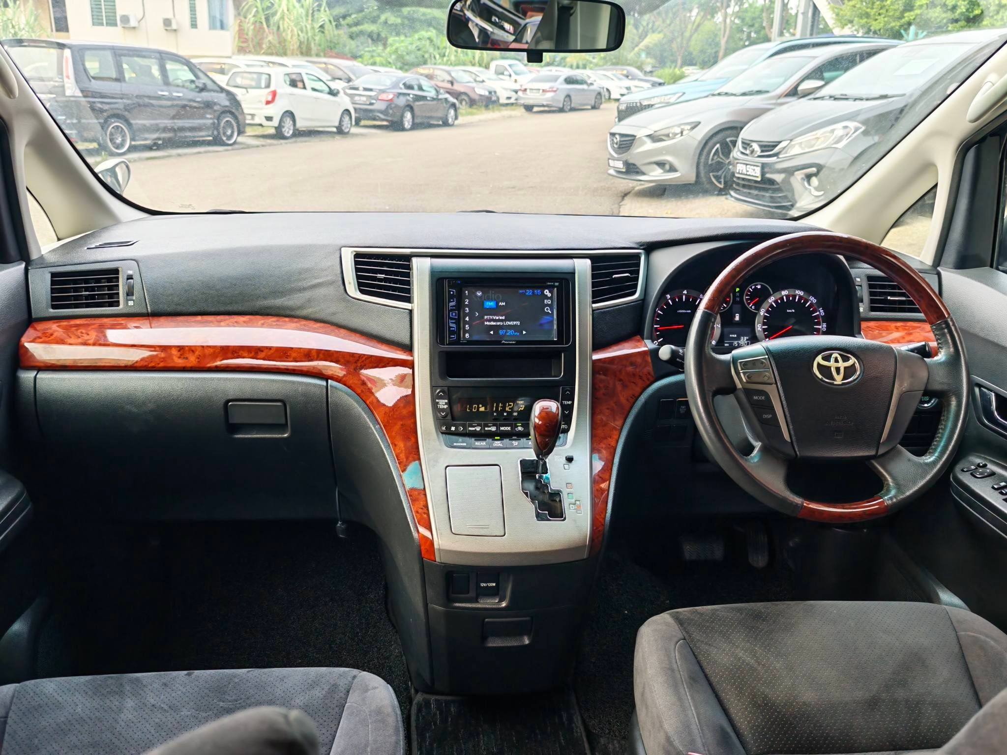 Toyota Alphard 2.4L 2016 Used Car Johor Bahru 2