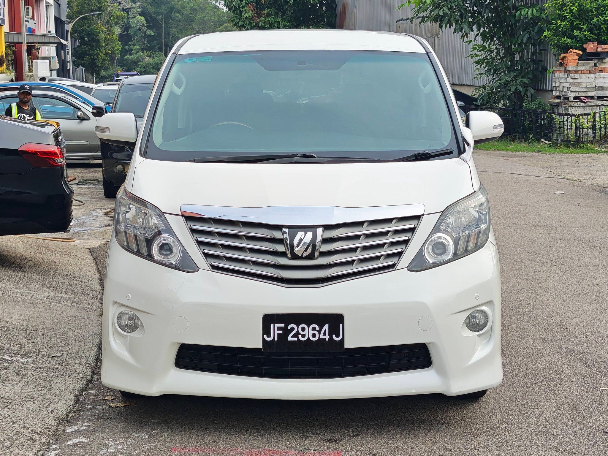 Toyota Alphard 2.4L 2016 Used Car Johor Bahru